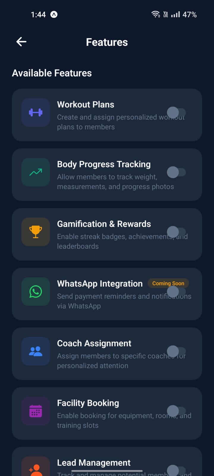 Strivv Fit features settings screen with toggles for gym capabilities